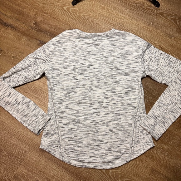 Lululemon Lost In Pace Long Sleeve - Chicago Blackhawks - Picture 6 of 10